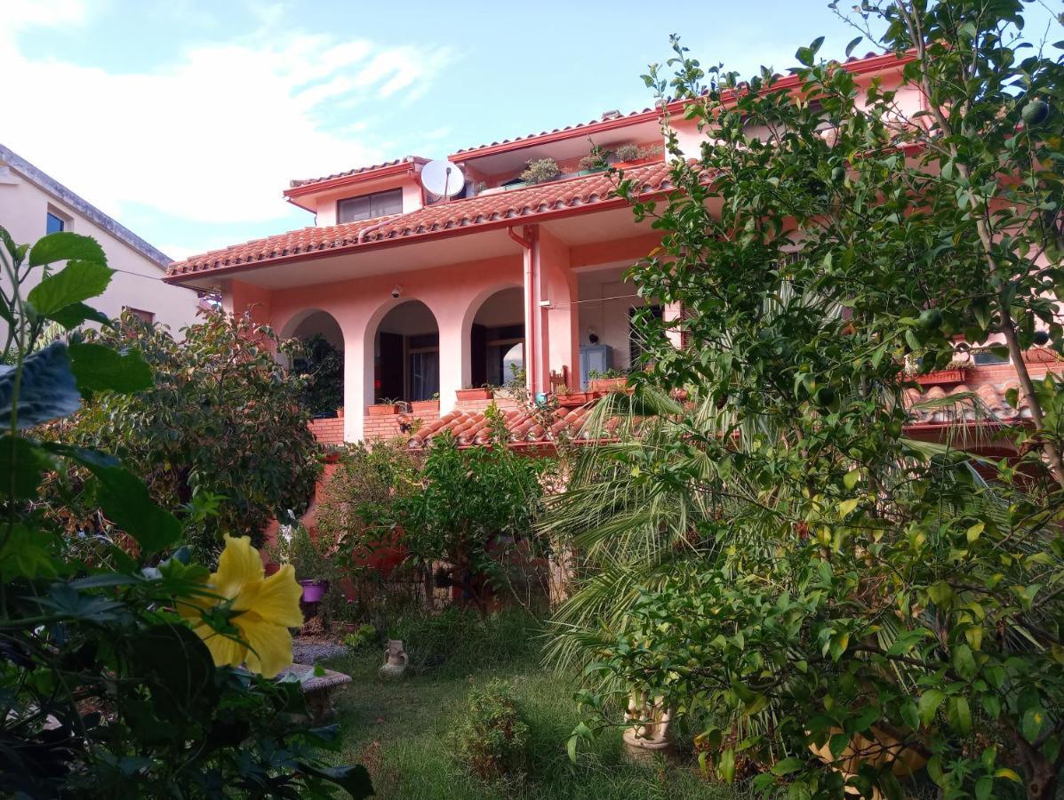 Villa Corrias Siliqua Eksteriør bilde